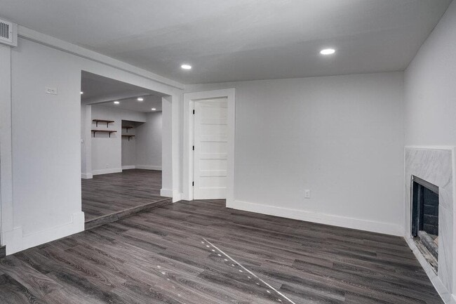 Building Photo - 1043 Springdale Rd