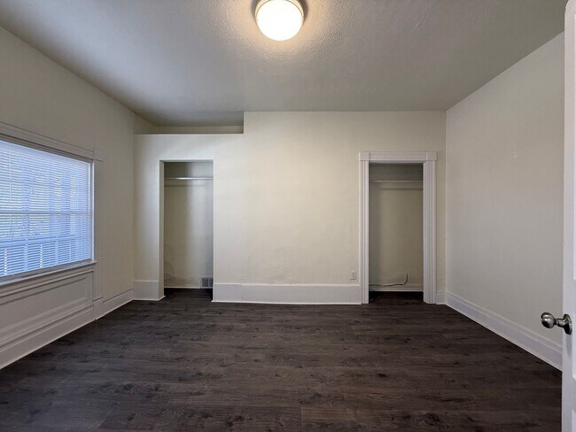 Building Photo - Updated 4BR / 2 Bath Home with off-street parking!