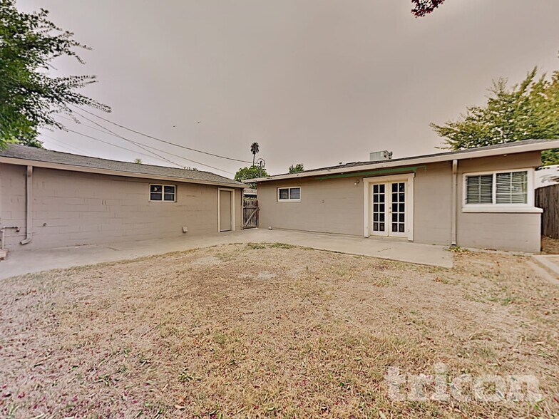 Building Photo - 5307 Esmeralda St