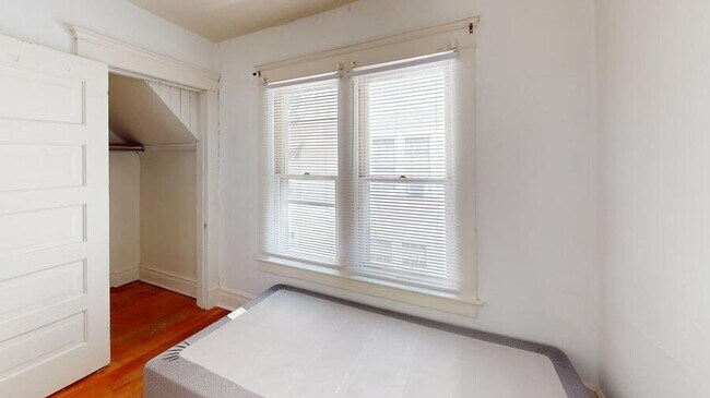 Building Photo - 717 Dewey-717DEW