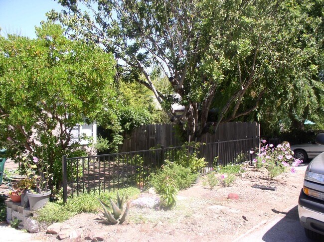 Building Photo - 2160 Oakley Ave