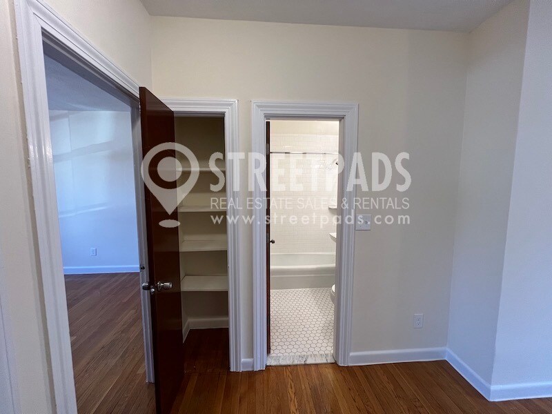 Building Photo - 172 N Beacon St