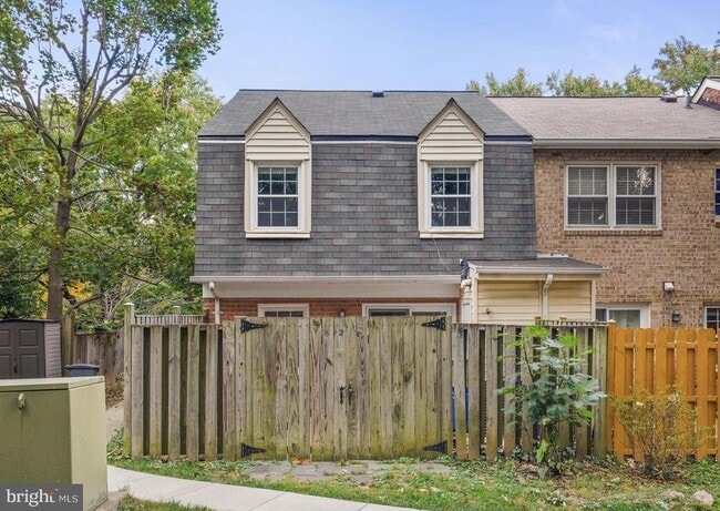 Building Photo - 812 Azalea Dr