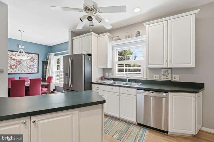 Building Photo - 9220 Forest Haven Dr