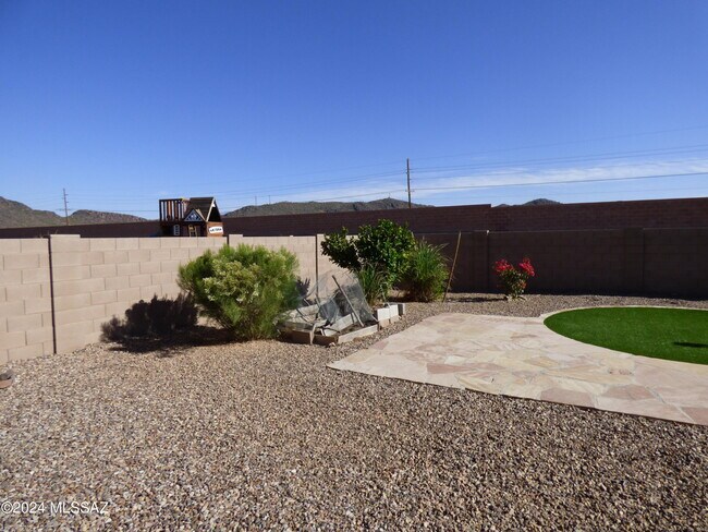 Building Photo - 10208 N Crooked Peak Trail