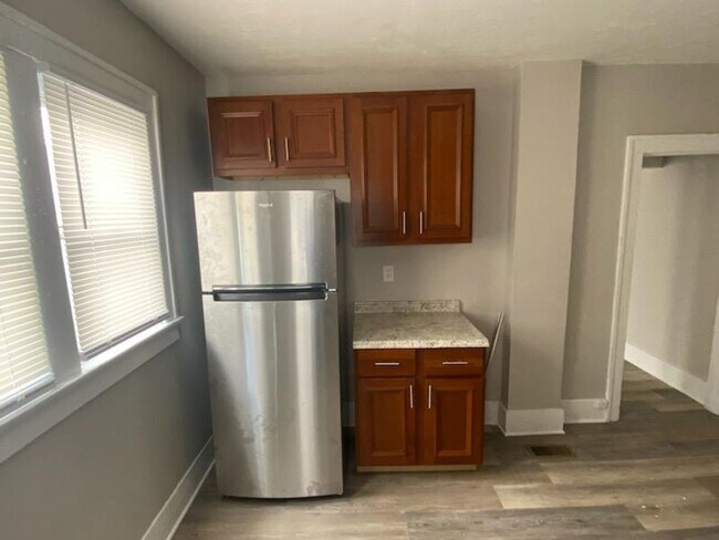 Building Photo - SPRING MOVE IN SPECIAL!!   Large 2 Bedroom Duplex in prime location Weiland Park / Itailian Villa...