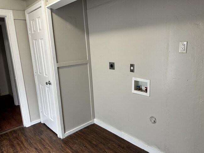 Building Photo - 1409 Wolfe City Dr