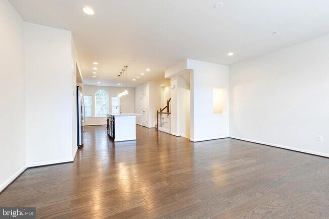 Building Photo - 1308 Ray Ln