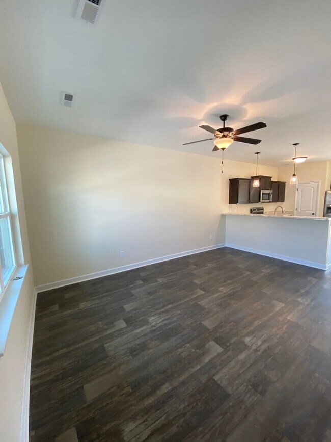 Building Photo - 2 bedroom, 2.5 bath end unit unfurnished townhouse in Sneads Ferry Justice Farm Townhome community