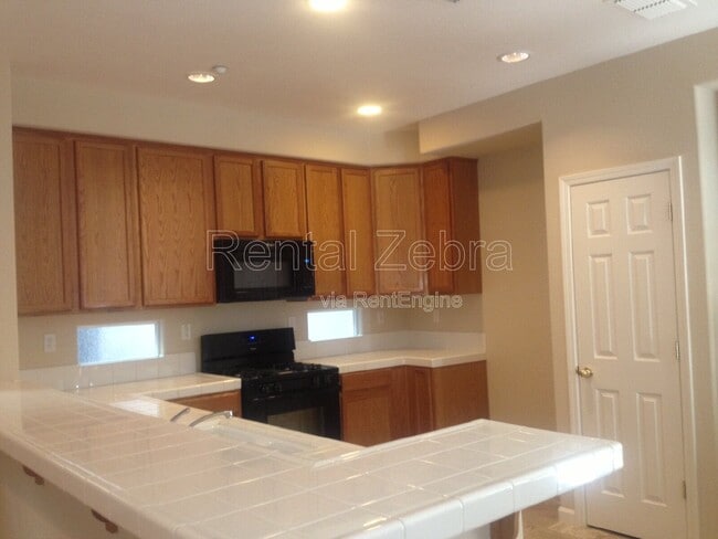 Building Photo - 103 Pelican St