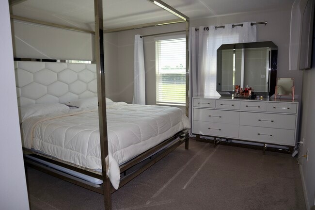 Building Photo - 7022 Grand Elm Dr