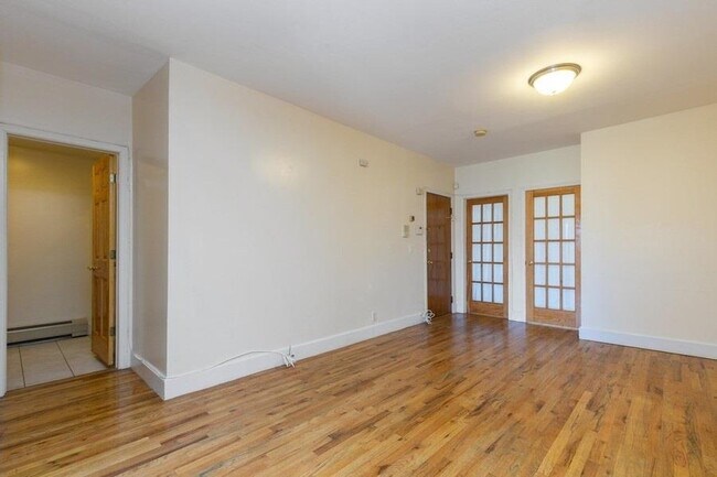Building Photo - 204 Christopher Columbus Dr