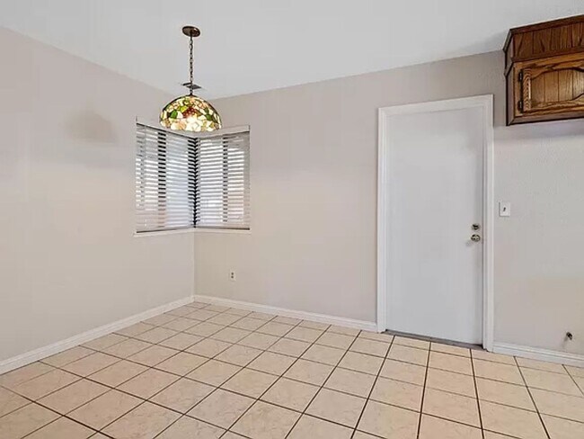 Building Photo - Ready To Go Recently Updated 3 Bedroom Single Story Home!!!