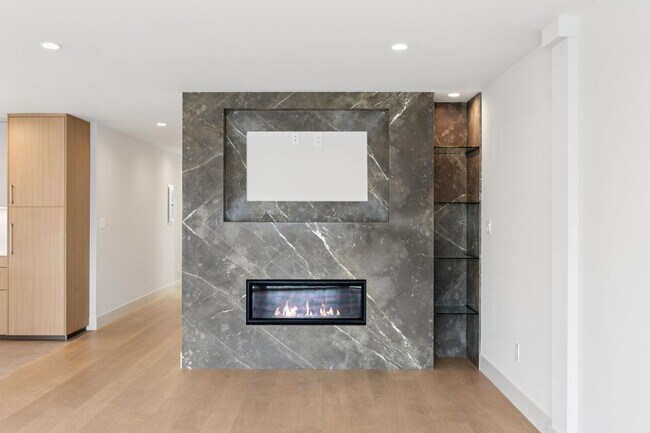 Building Photo - 330 27th Ave