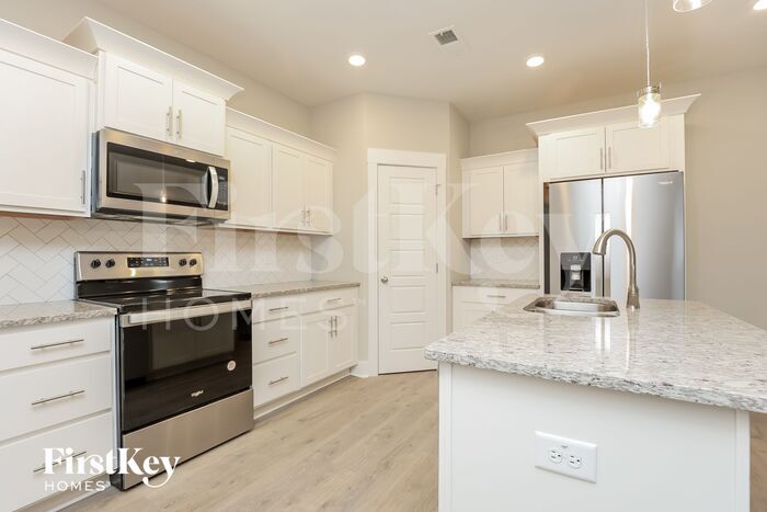 Building Photo - 1425 Kingbird Dr