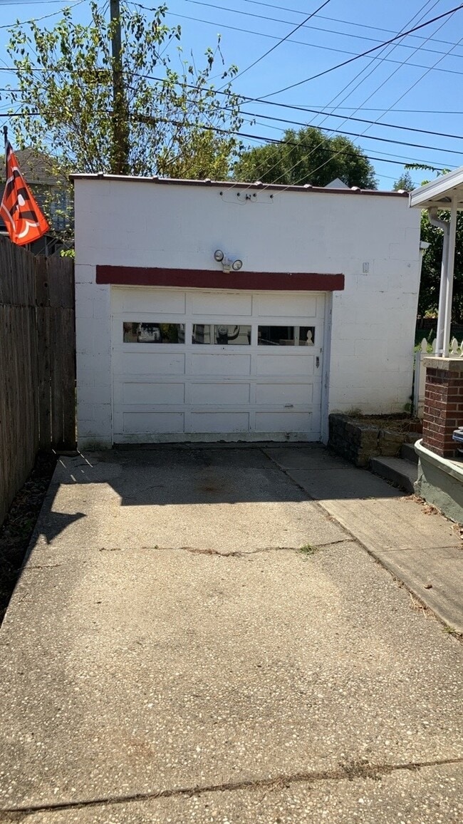 Building Photo - 4108 Woodcliffe Ave