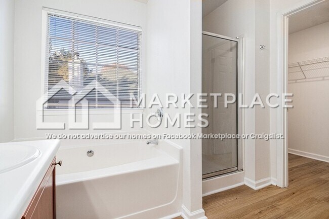 Building Photo - 10143 Deep Creek Dr