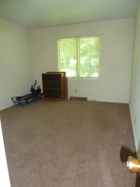 Building Photo - Walk to Campus! Incredible location, amazi...