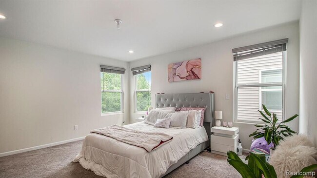 Building Photo - 28320 Verona Dr