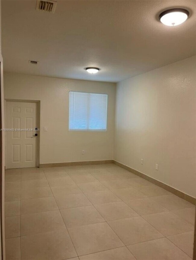 Primary Photo - 1661 SE 29th Ct
