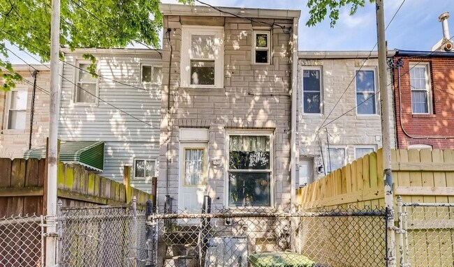 Building Photo - Charming 3 Bedroom/2.5 Bathroom Townhome with Finished Basement in Canton, MD!