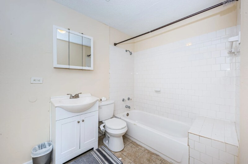 Building Photo - 1104 E Genesee St