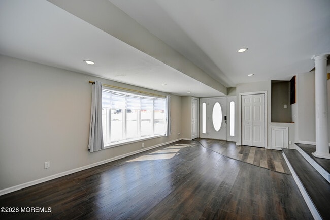 Building Photo - 17 Thomas Rd