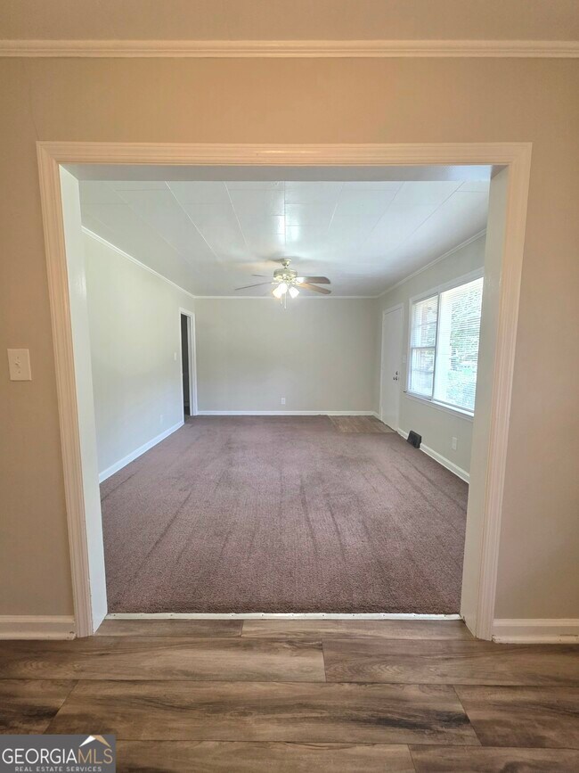 Building Photo - 2639 Tredway Dr