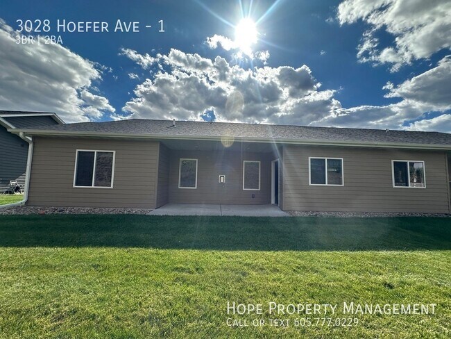 Building Photo - 3028 Hoefer Ave
