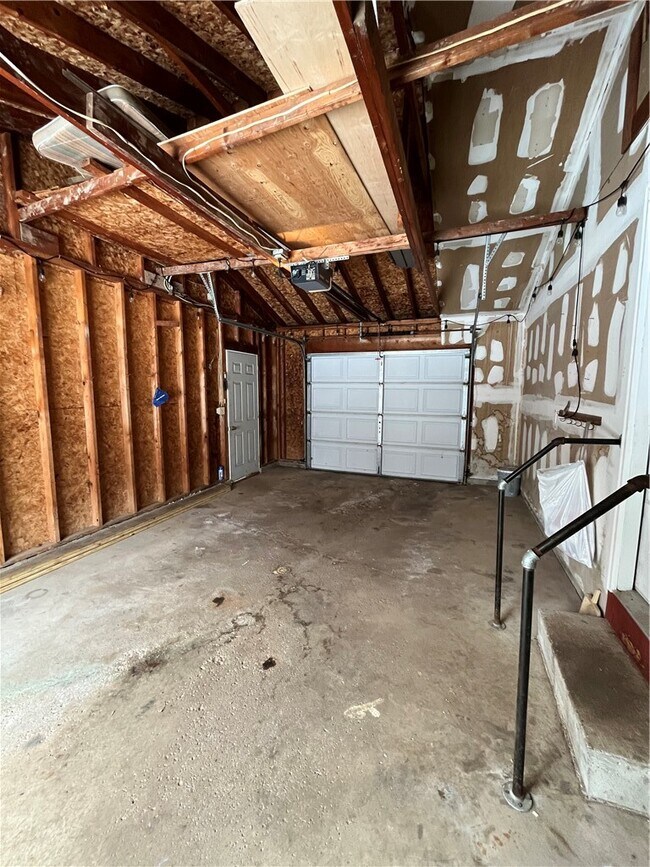 Building Photo - 7026 Lake Ave