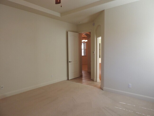 Building Photo - Empire Ranch!!