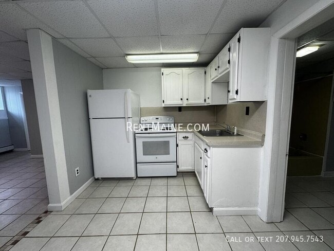 Building Photo - 281 Main St