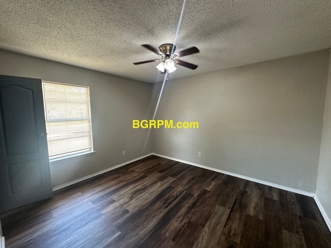 Building Photo - Fully Furnished 4 Bdrm Home