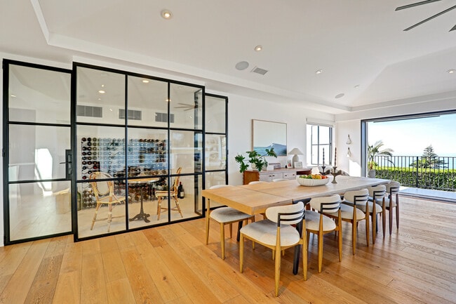 Building Photo - 4 S Vista De La Luna