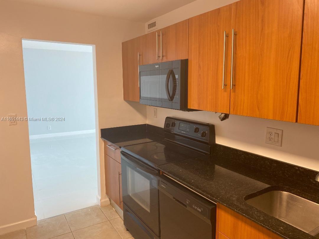 Building Photo - 3001 S Ocean Dr