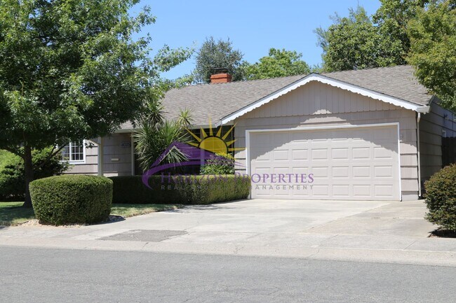 Primary Photo - Unique 3 Bed 2 Bath + 2 bonus rooms 1,639 ...