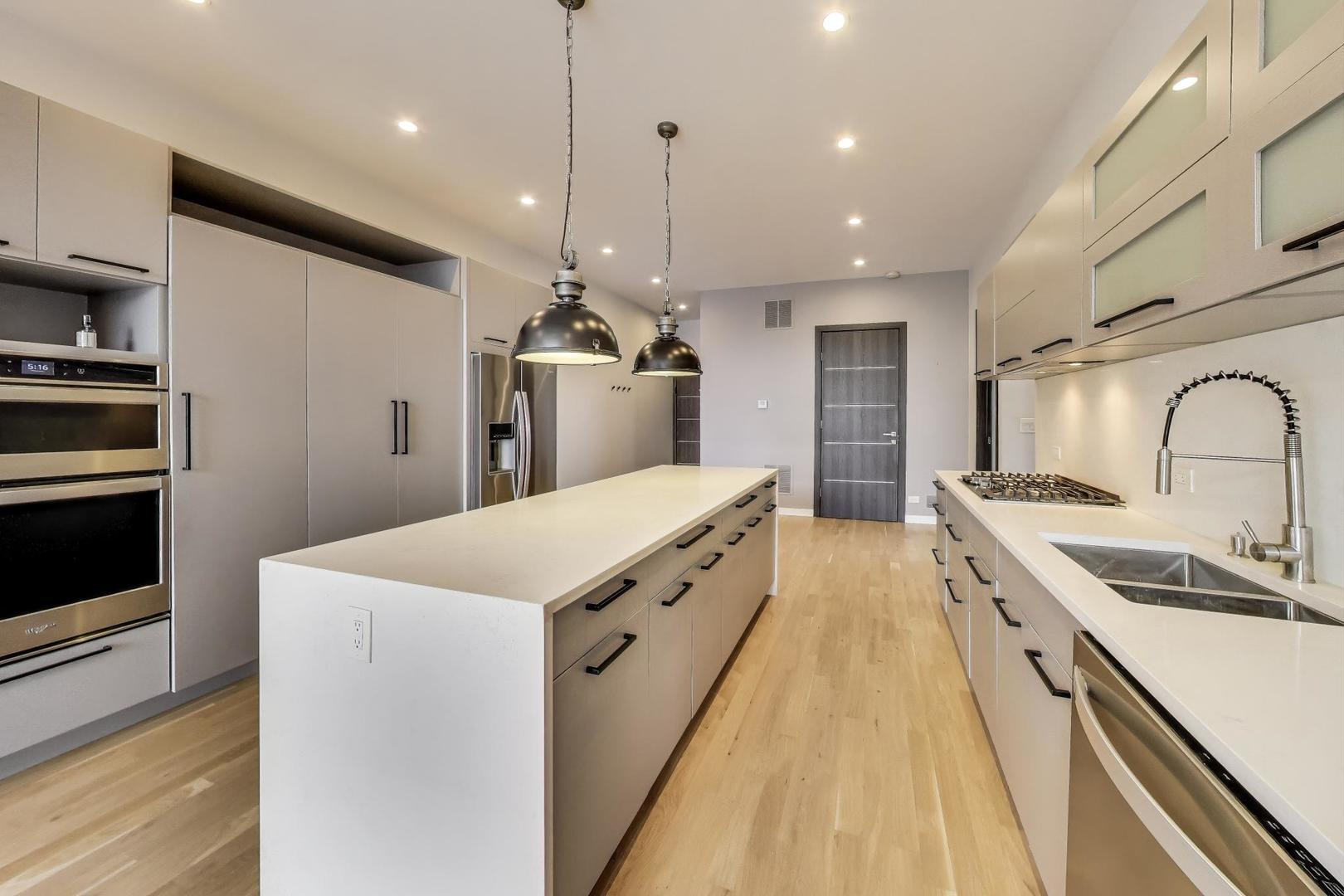 Building Photo - 1708 W Cermak Rd