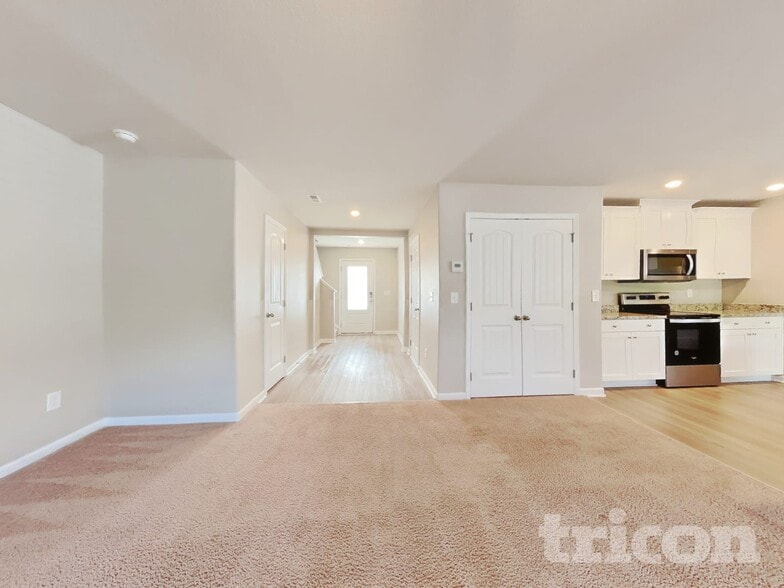 Building Photo - 14 Ivy Bank Dr