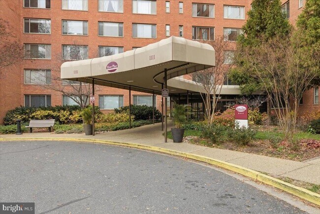 Building Photo - 1111 Arlington Blvd