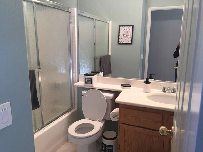 Building Photo - 3 BD/ 2.5 BA SHORT-TERM FURNISHED TOWNHOME...