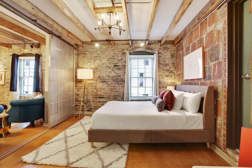 Building Photo - 1041 Constance St