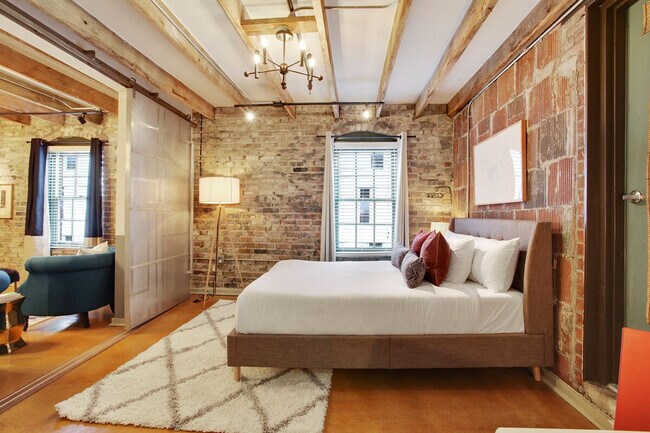 Building Photo - 1041 Constance St