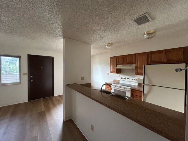 Building Photo - 1705 Heatheridge Rd