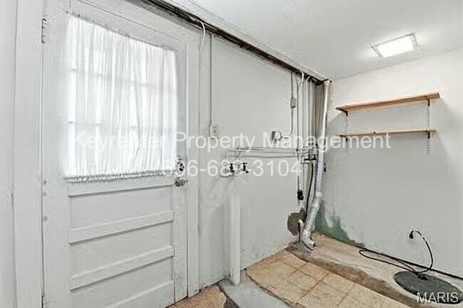 Building Photo - Spacious Updated 3-Bedroom Home in Prime Location