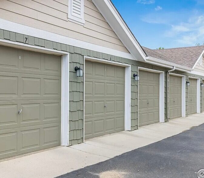 Building Photo - 4925 Hahns Peak Dr