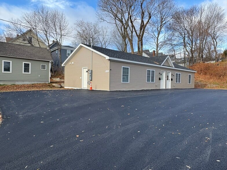 Building Photo - 420 Hancock St