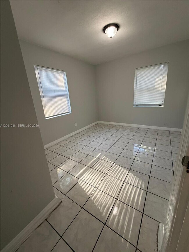 Building Photo - 1444 W 24th St