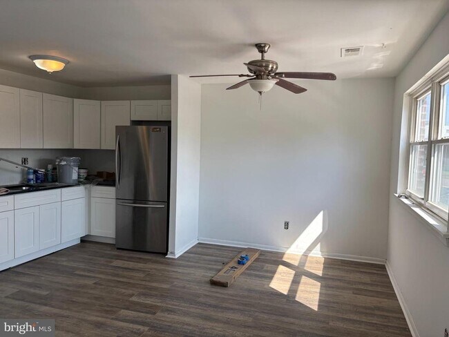 Building Photo - 3314 S Keswick Terrace