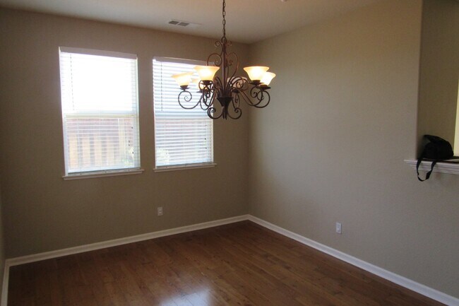 Building Photo - Beautiful Deer Ridge 4 Bed, 3 Bath Brentwood Home