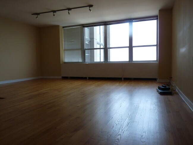 Building Photo - 655 W Irving Park Rd